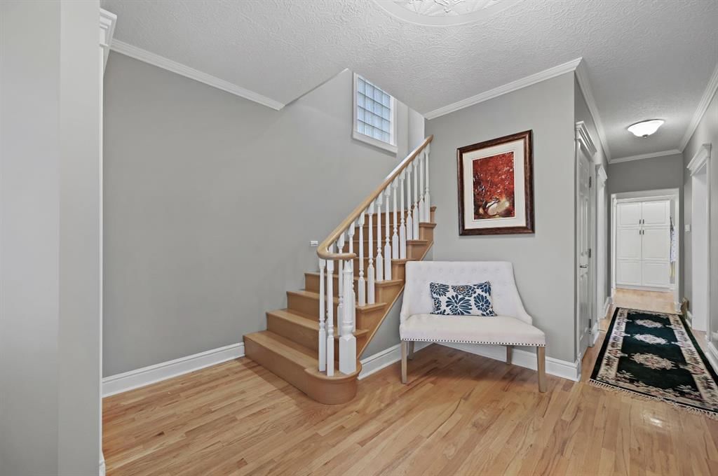 3208 Parkdale Boulevard NW, Calgary — photo 3 of 27