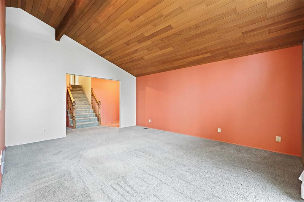 27 Sunmount Crescent SE, Calgary — photo 5 of 50