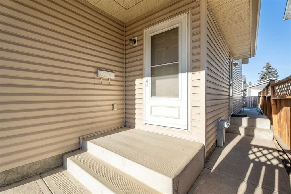 24 Martindale Boulevard NE, Calgary — photo 3 of 31