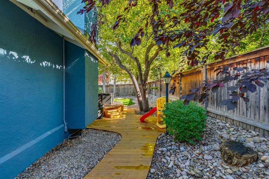 1912 11 Street SW, Calgary — photo 4 of 50