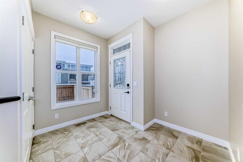 34 Cranbrook Hill SE, Calgary — photo 3 of 47