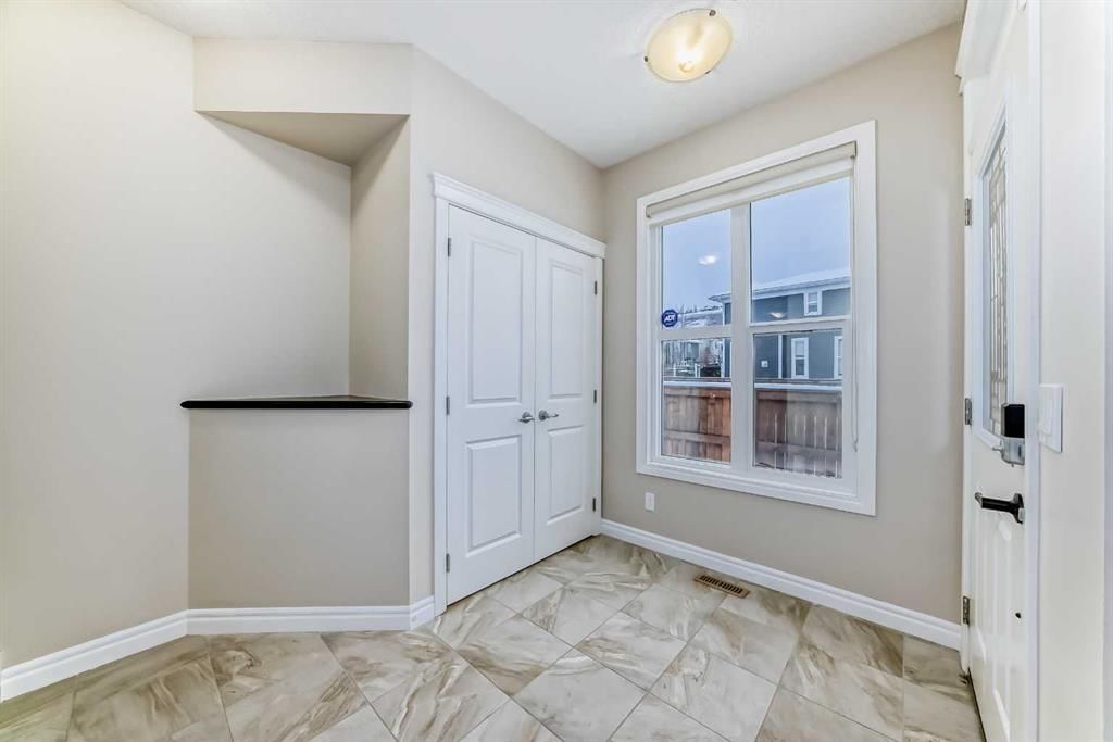 34 Cranbrook Hill SE, Calgary — photo 4 of 47