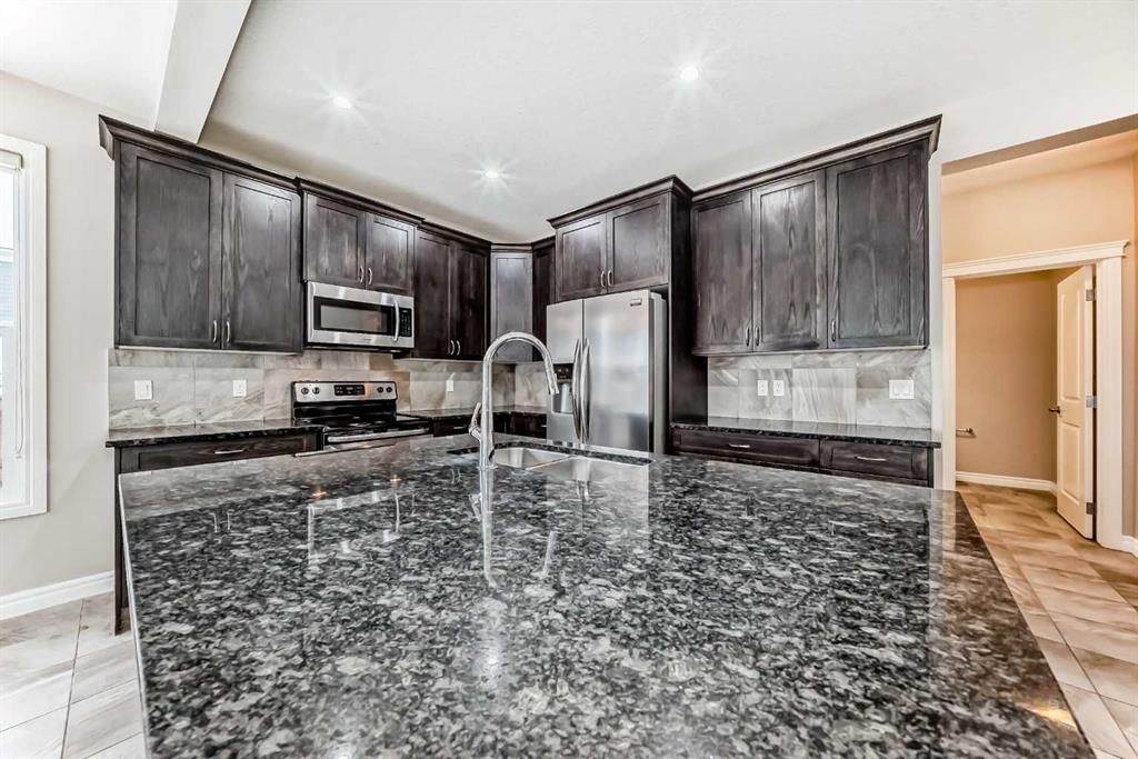 34 Cranbrook Hill SE, Calgary — photo 5 of 47