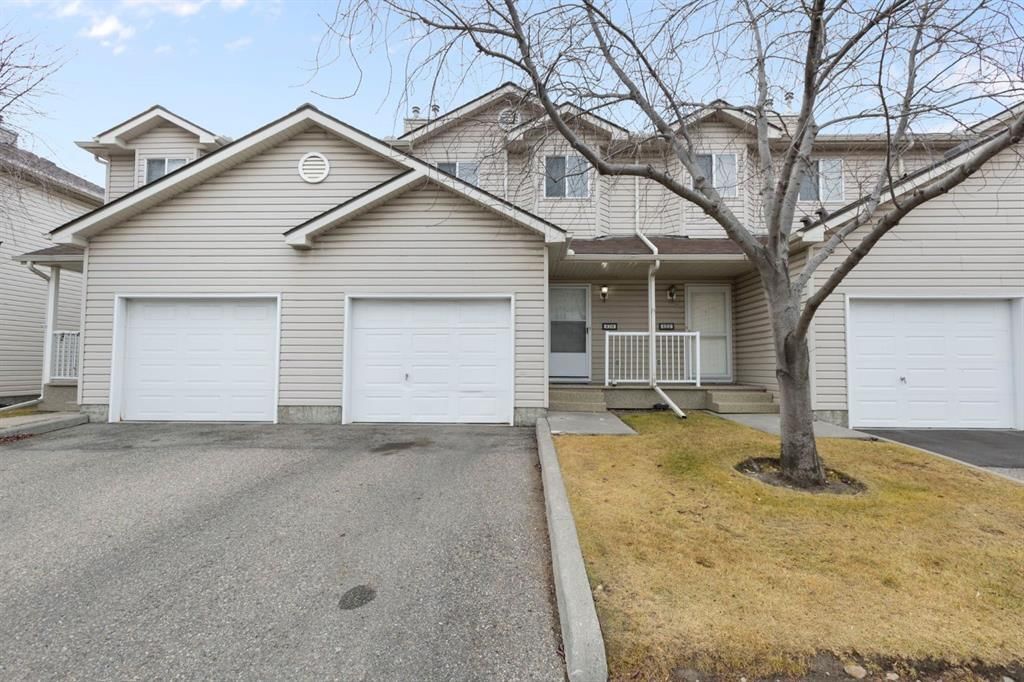 120 Douglas Glen Park SE, Calgary — main listing photo