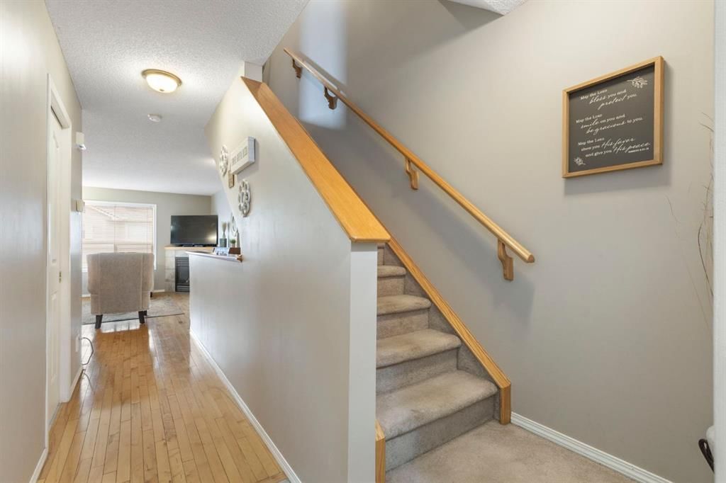 120 Douglas Glen Park SE, Calgary — photo 3 of 34