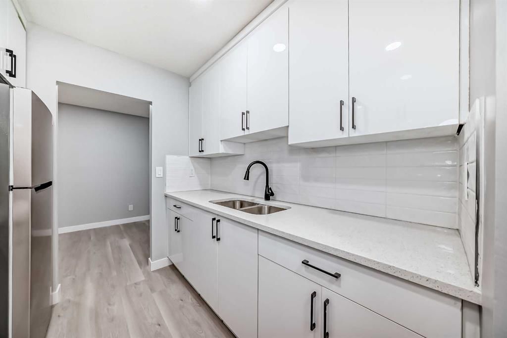 7602 25 Street SE, Calgary — photo 4 of 31