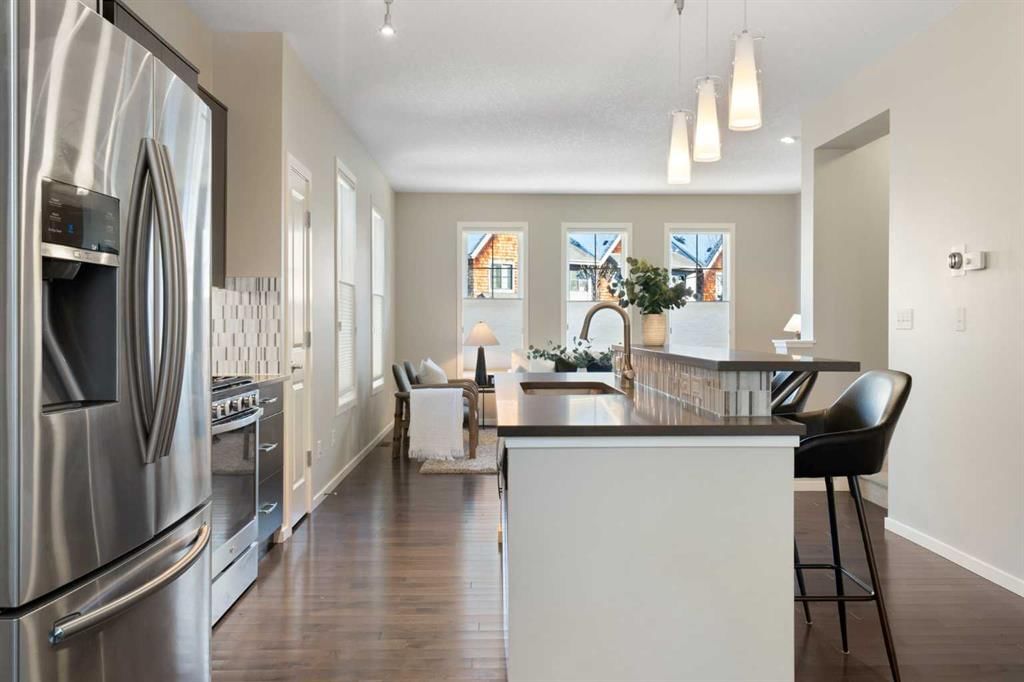 420 Ascot Circle SW, Calgary — photo 4 of 46