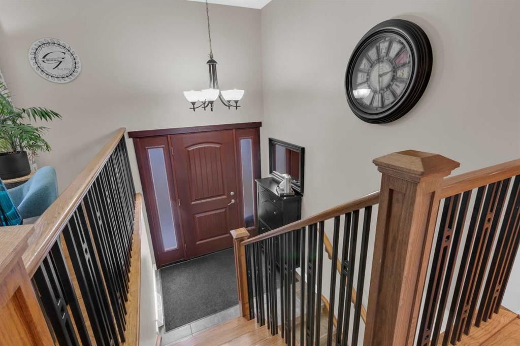 724 Mapleton Drive SE, Calgary — photo 2 of 38