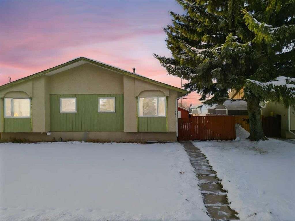 923 Marcombe Drive NE, Calgary — photo 2 of 39