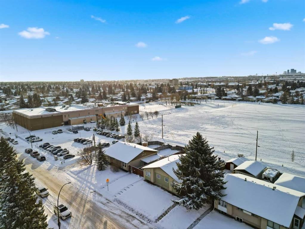 923 Marcombe Drive NE, Calgary — photo 3 of 39