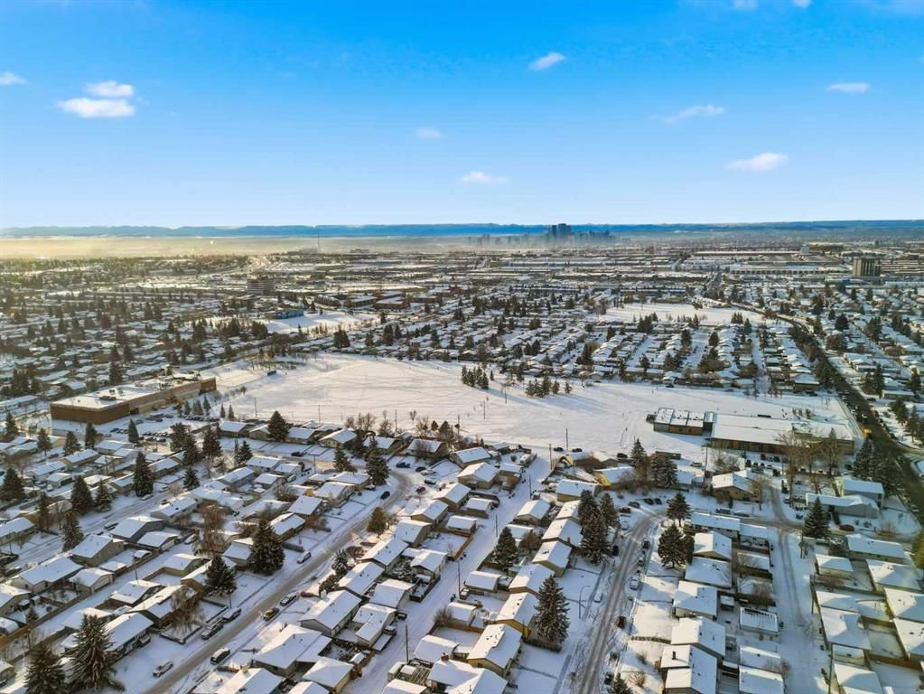 923 Marcombe Drive NE, Calgary — photo 4 of 39