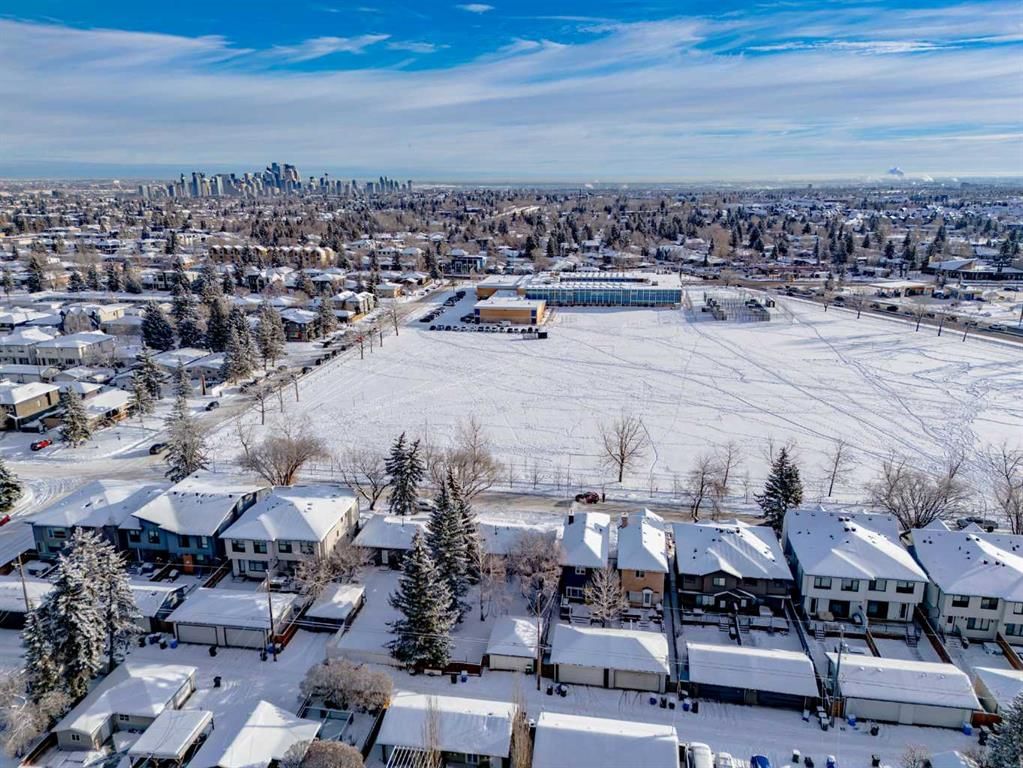 3519 40 Street SW, Calgary — photo 3 of 26