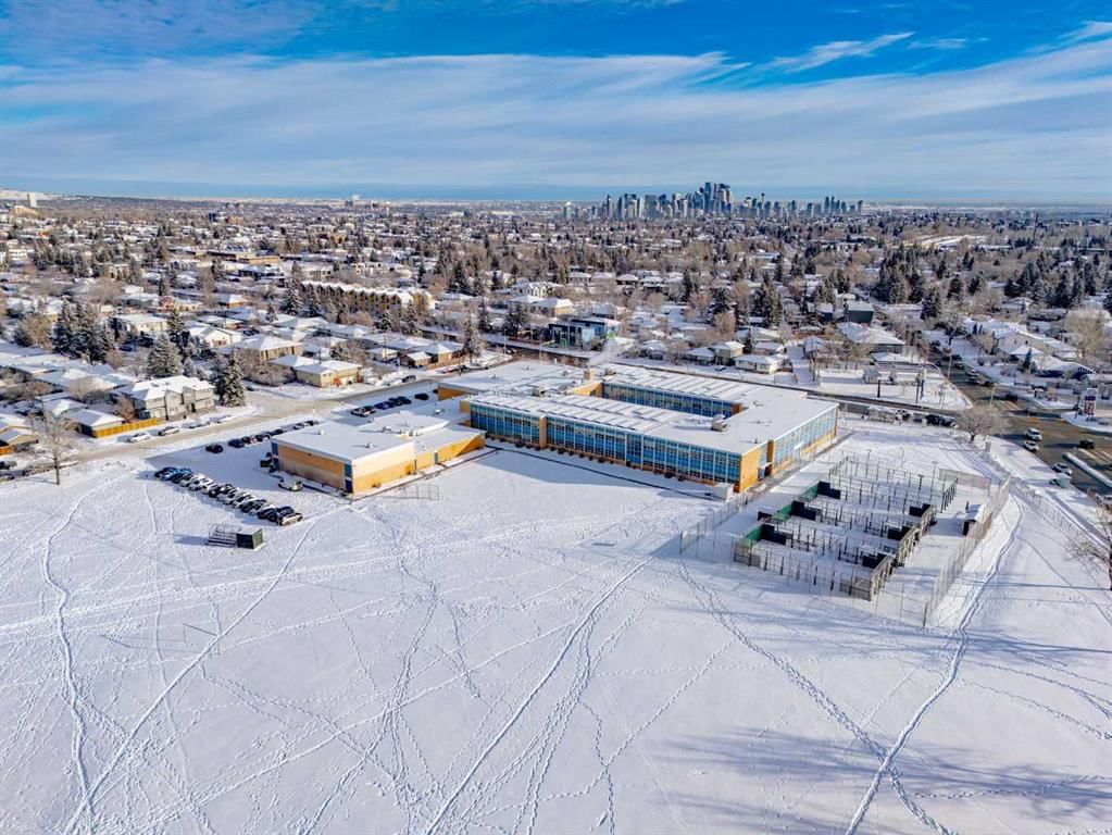 3519 40 Street SW, Calgary — photo 5 of 26