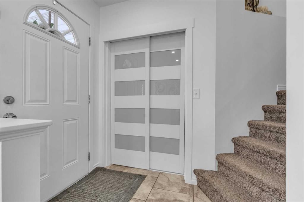 190 Costa Mesa Close NE, Calgary — photo 3 of 48
