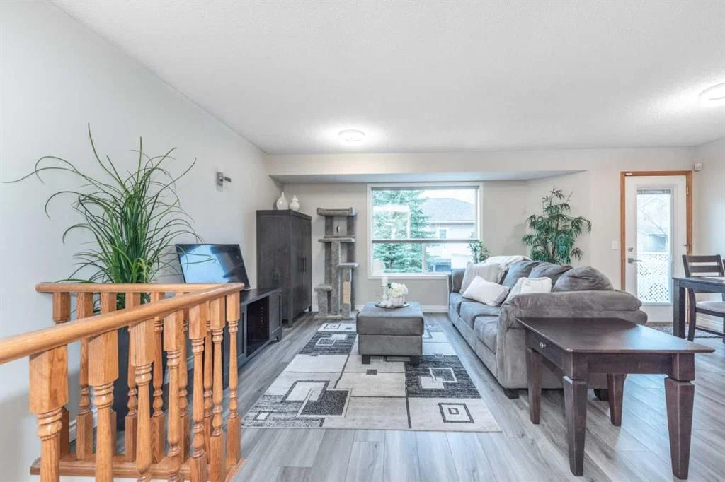 136 Mt Aberdeen Manor SE, Calgary — photo 3 of 27