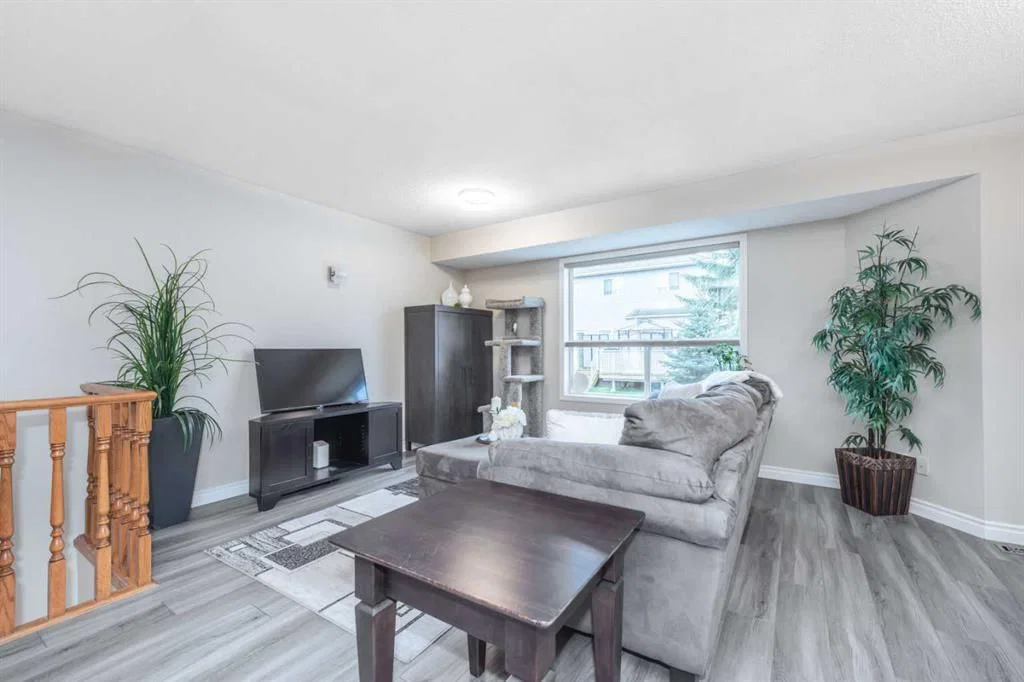 136 Mt Aberdeen Manor SE, Calgary — photo 4 of 27
