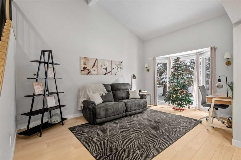 92 Deermeade Road SE, Calgary — photo 3 of 46