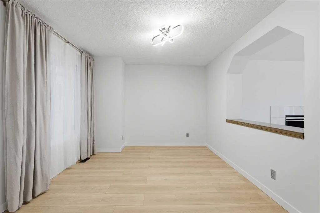 210 Douglas Glen Point SE, Calgary — photo 4 of 50