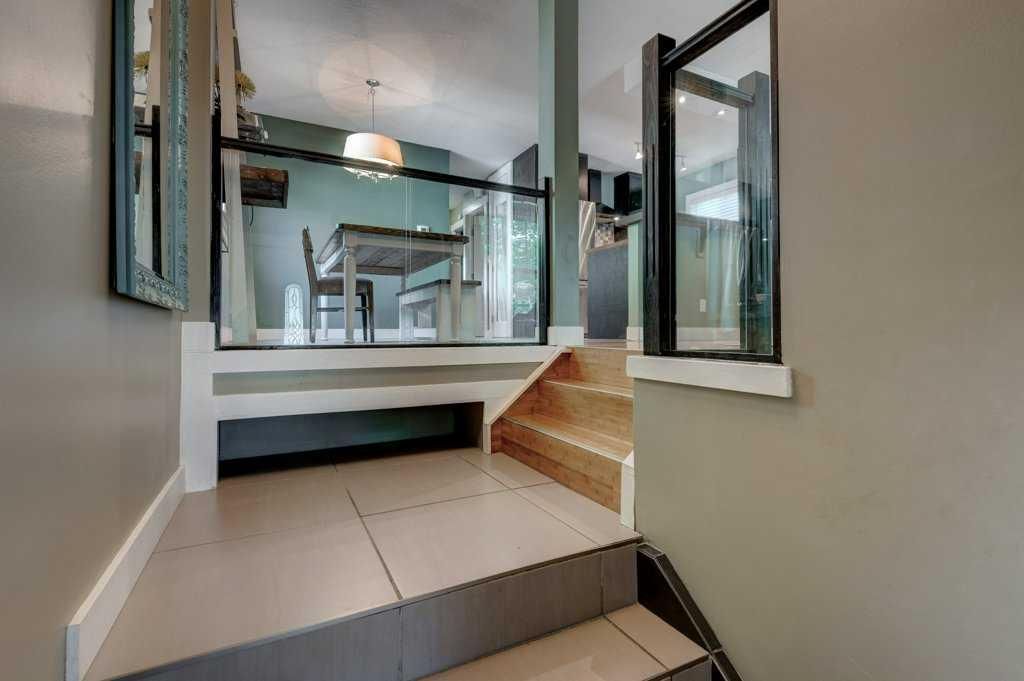 39 Shawglen Place SW, Calgary — photo 3 of 33