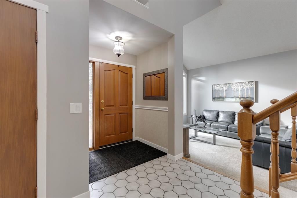 139 Wood Valley Rise SW, Calgary — photo 2 of 50