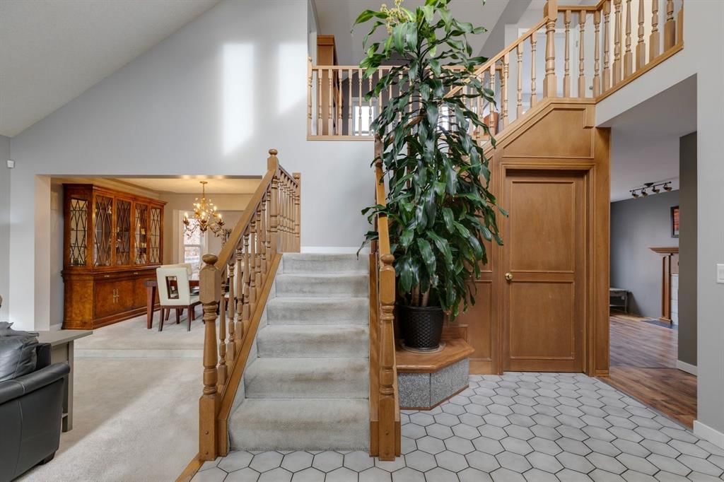 139 Wood Valley Rise SW, Calgary — photo 3 of 50