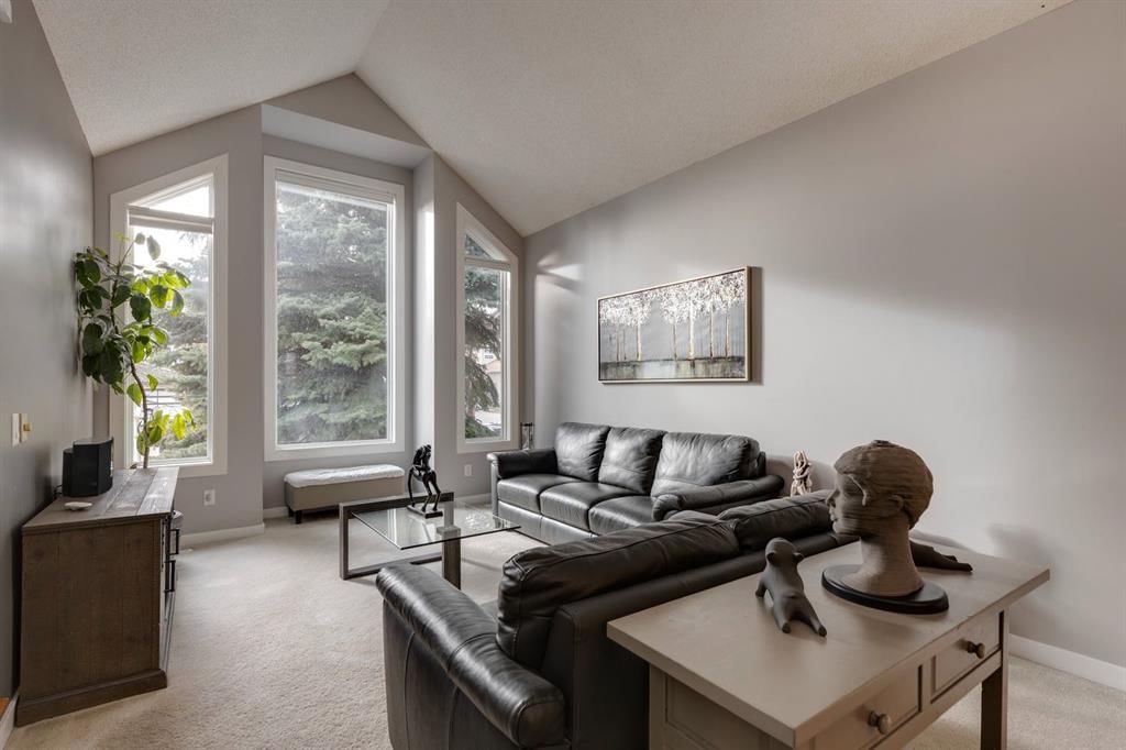 139 Wood Valley Rise SW, Calgary — photo 4 of 50
