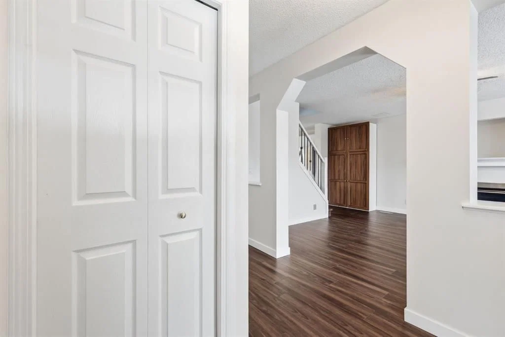 82 Bridleridge Way SW, Calgary — photo 5 of 48