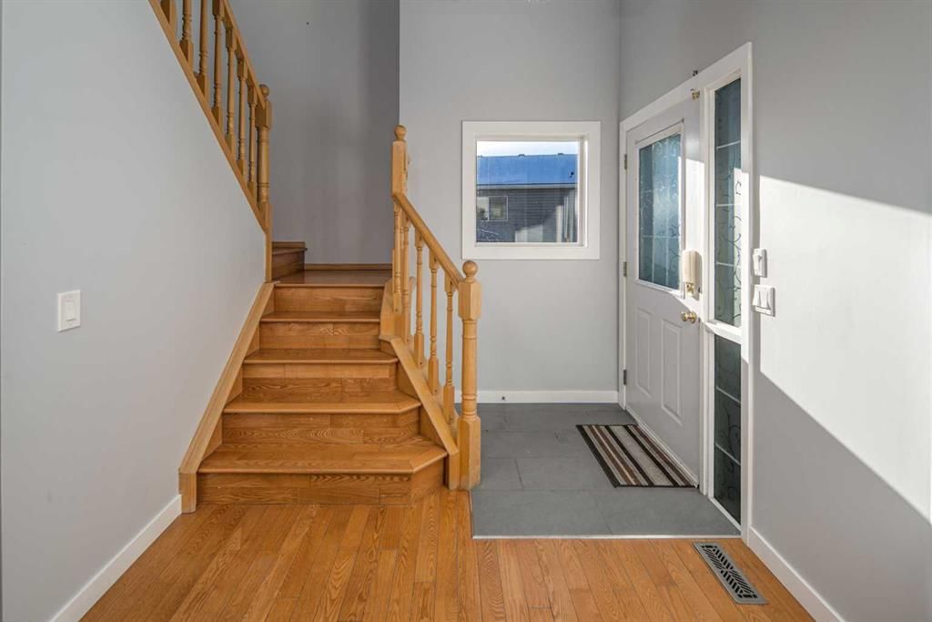 311 Coventry Circle NE, Calgary — photo 2 of 28