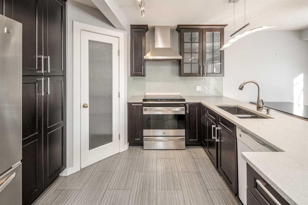 311 Coventry Circle NE, Calgary — photo 3 of 28