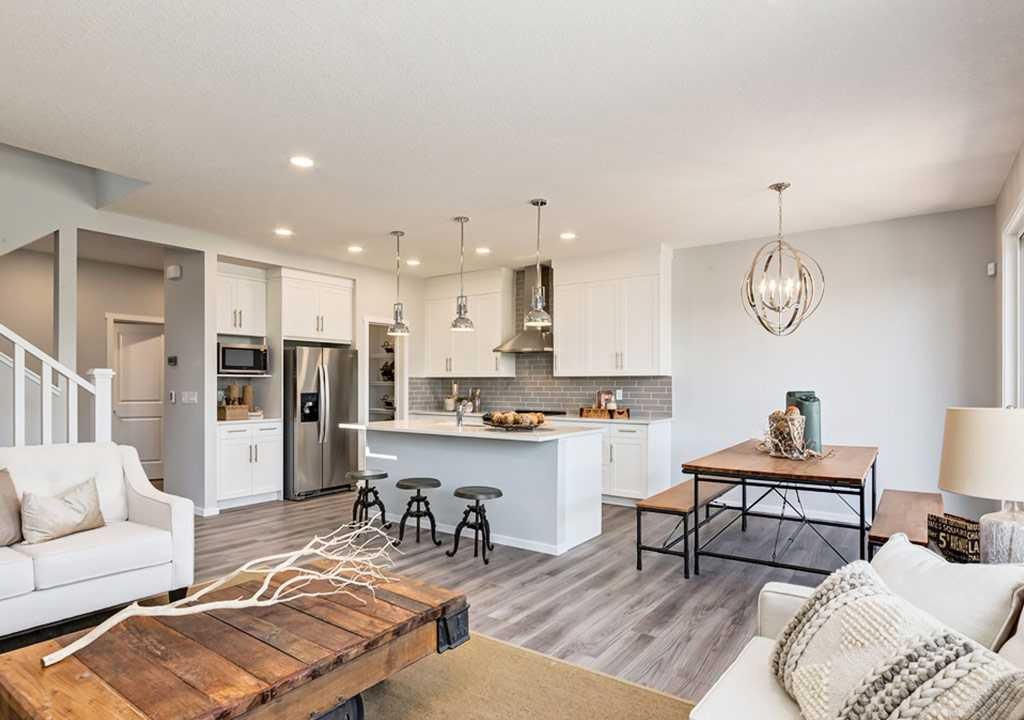 29 Royston Grove NW, Calgary — photo 5 of 10