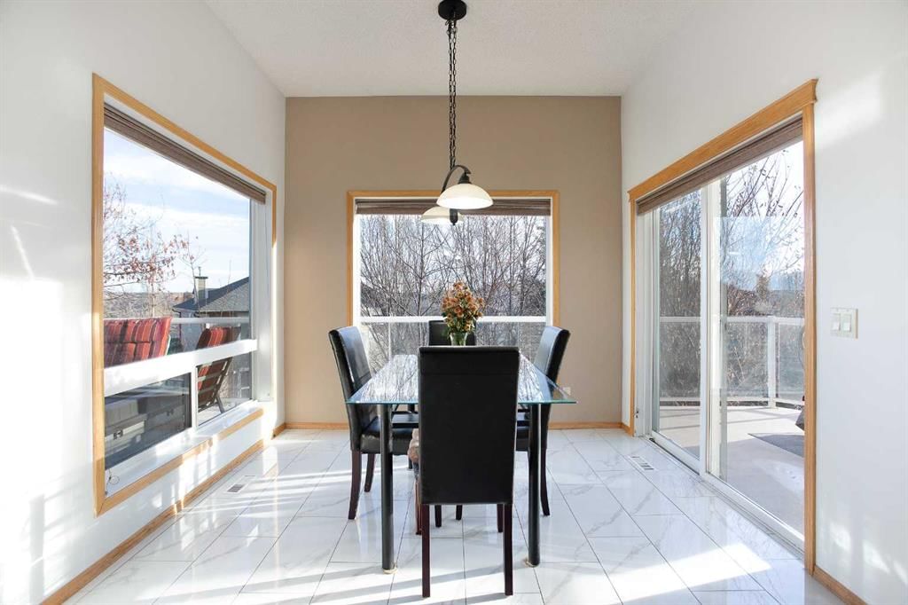 26 Cresthaven View SW, Calgary — photo 2 of 48