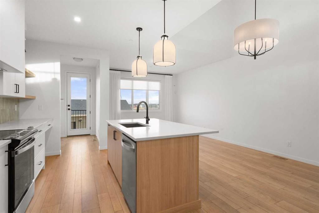 76 Lucas Common NW, Calgary — photo 4 of 50