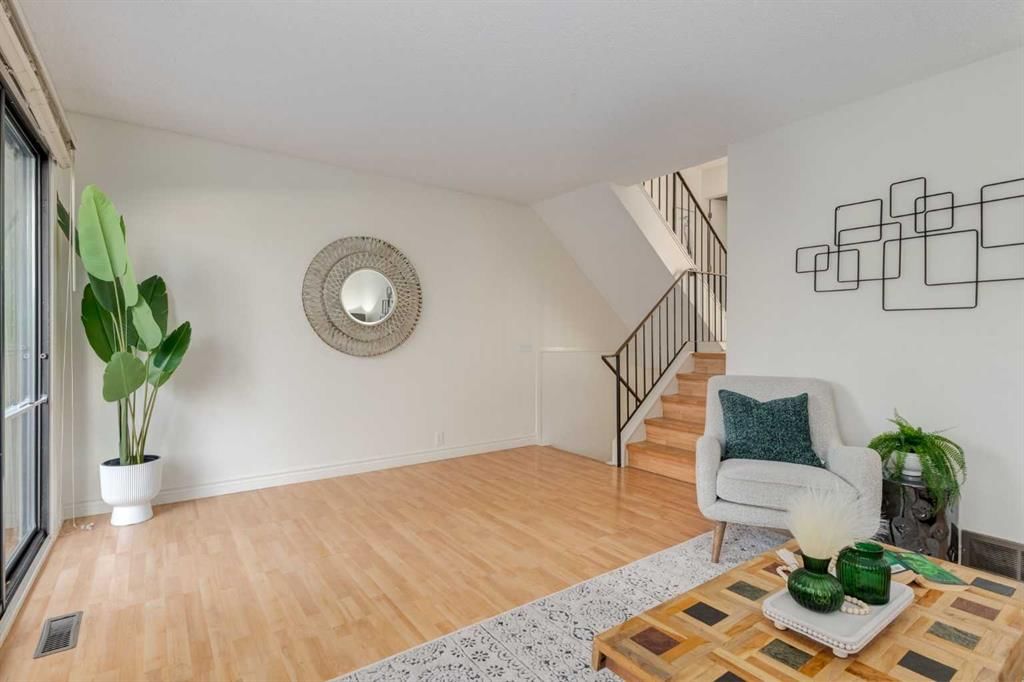 116 Point Drive NW, Calgary — photo 5 of 38