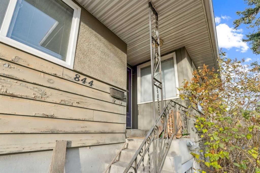 844 Bridge Crescent NE, Calgary — photo 4 of 22