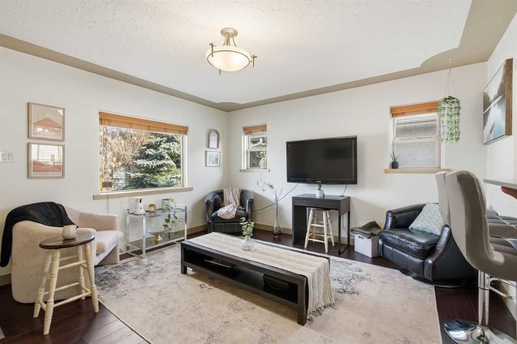 535 30 Avenue NW, Calgary — photo 5 of 37