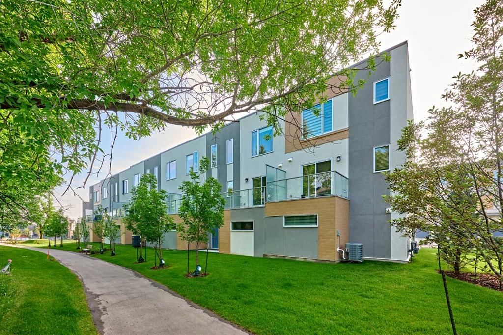 444 Shawnee Square SW, Calgary — photo 4 of 41