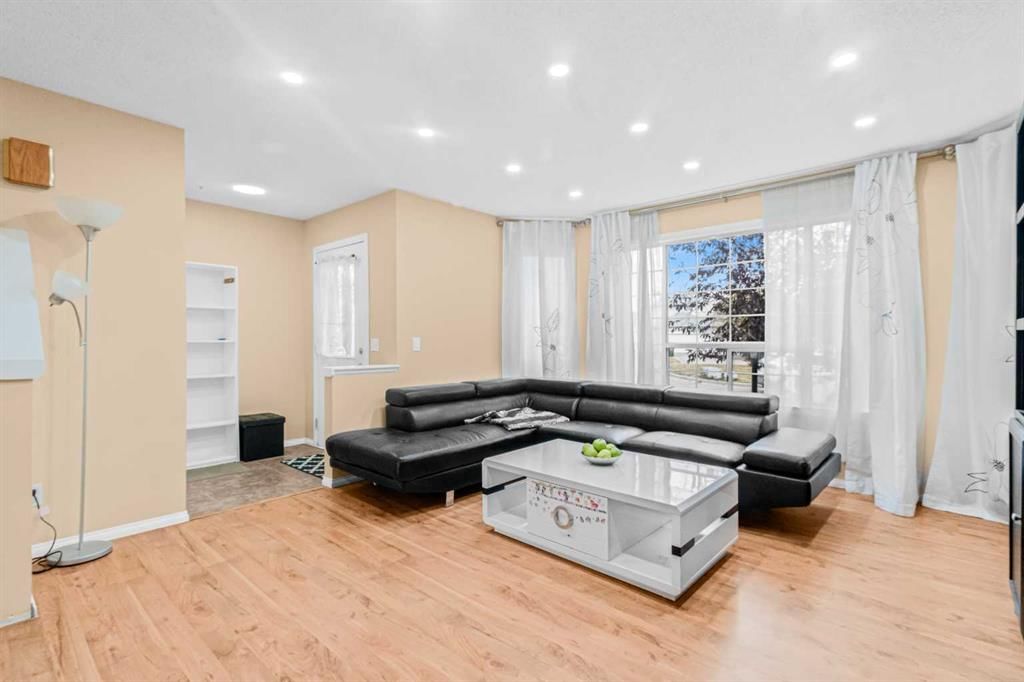 265 Fresno Place NE, Calgary — photo 3 of 38