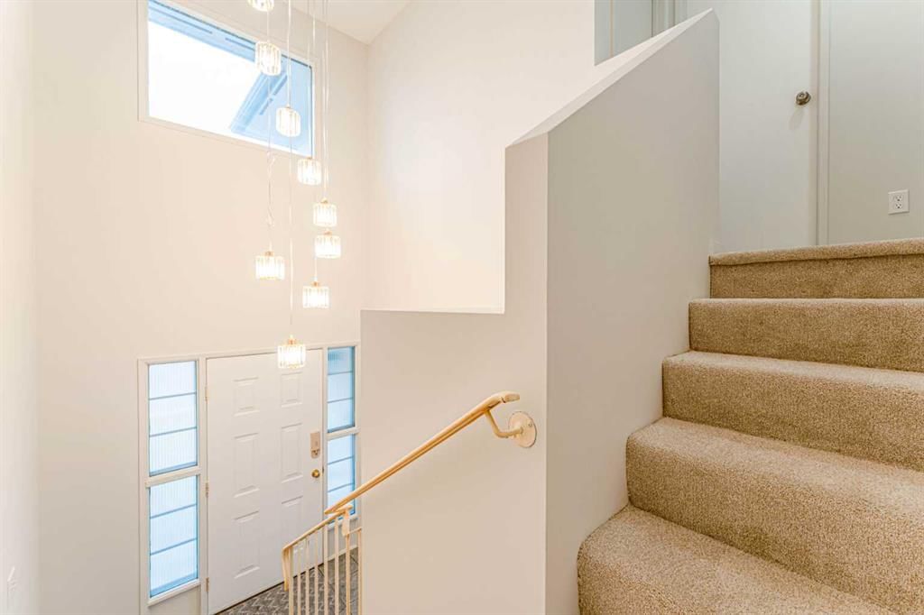 43 Sunmills Court SE, Calgary — photo 2 of 30