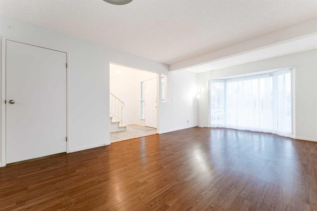 43 Sunmills Court SE, Calgary — photo 3 of 30