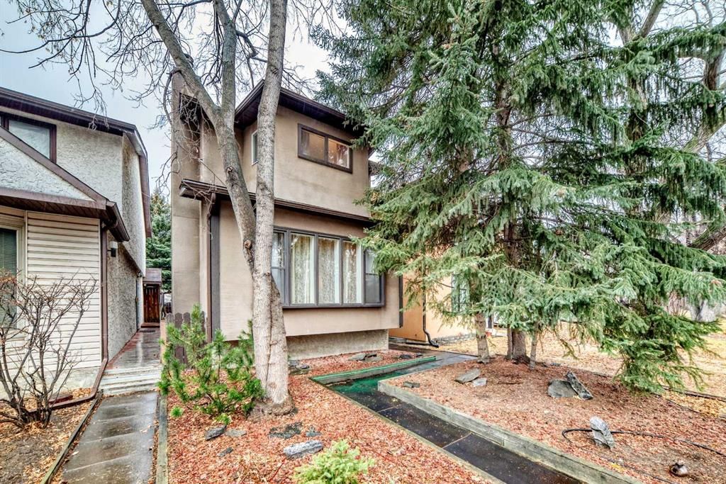 1515 22 Avenue NW, Calgary — main listing photo
