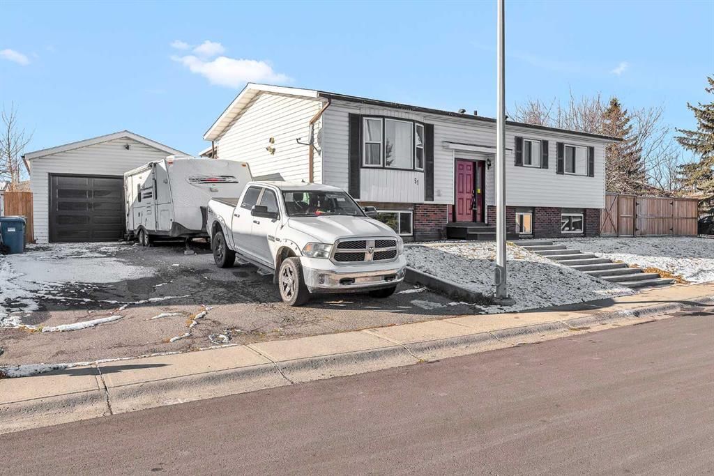 51 Huntstrom Road NE, Calgary — photo 2 of 43