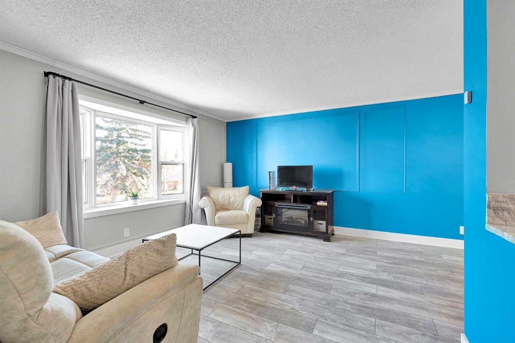 51 Huntstrom Road NE, Calgary — photo 3 of 43