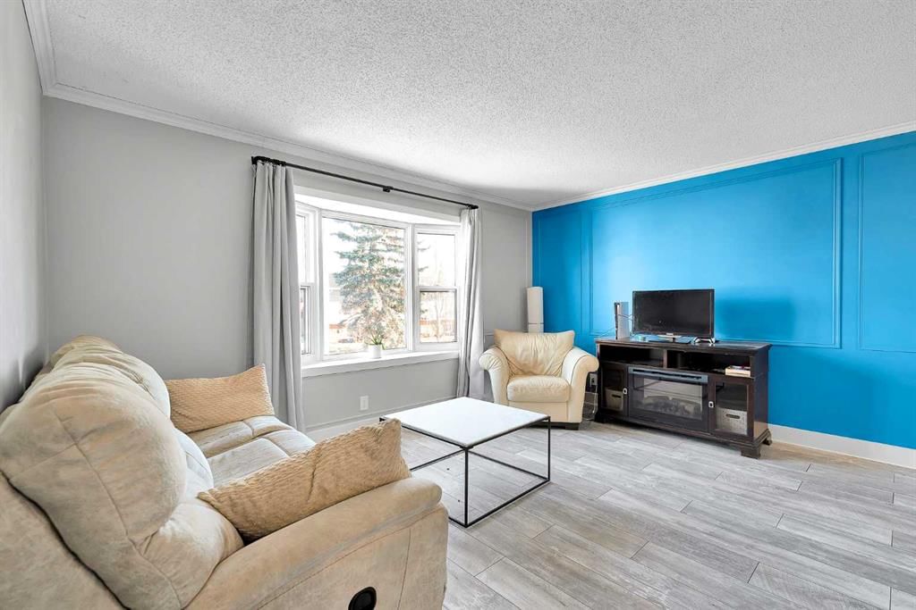 51 Huntstrom Road NE, Calgary — photo 4 of 43