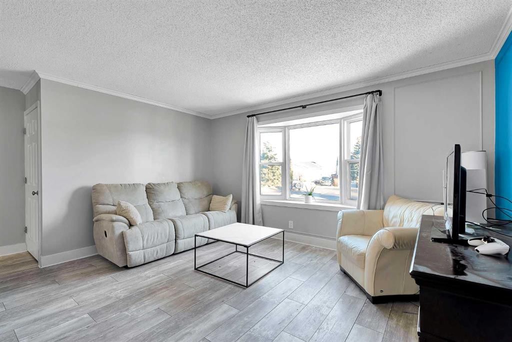 51 Huntstrom Road NE, Calgary — photo 5 of 43