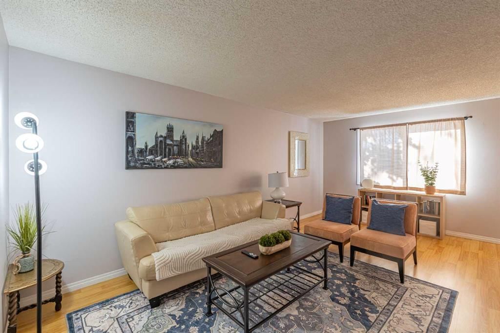 130 27 Avenue NW, Calgary — photo 2 of 50