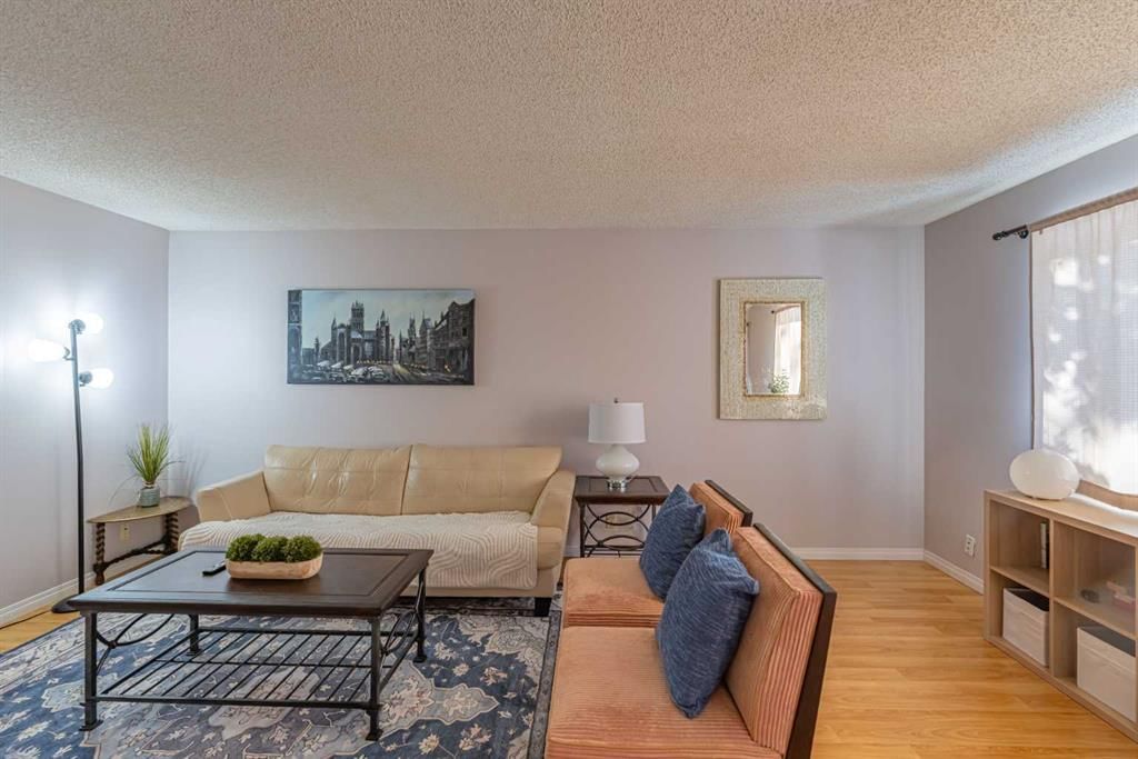 130 27 Avenue NW, Calgary — photo 3 of 50