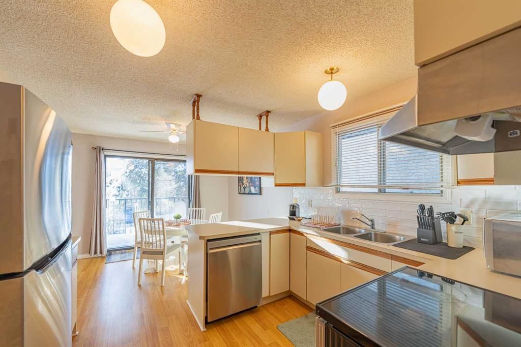 130 27 Avenue NW, Calgary — photo 4 of 50