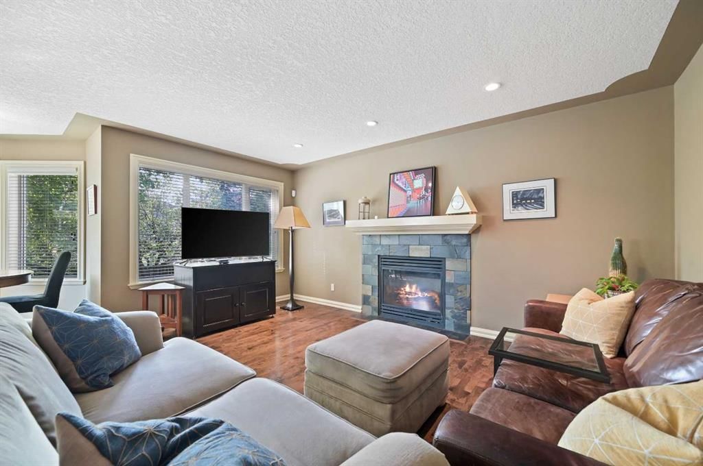 41 Strathridge Crescent SW, Calgary — photo 4 of 48