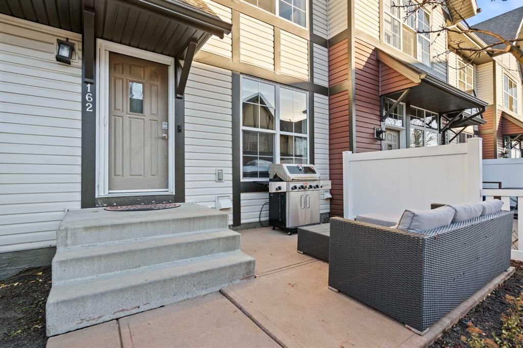 162 New Brighton Villas SE, Calgary — photo 2 of 36