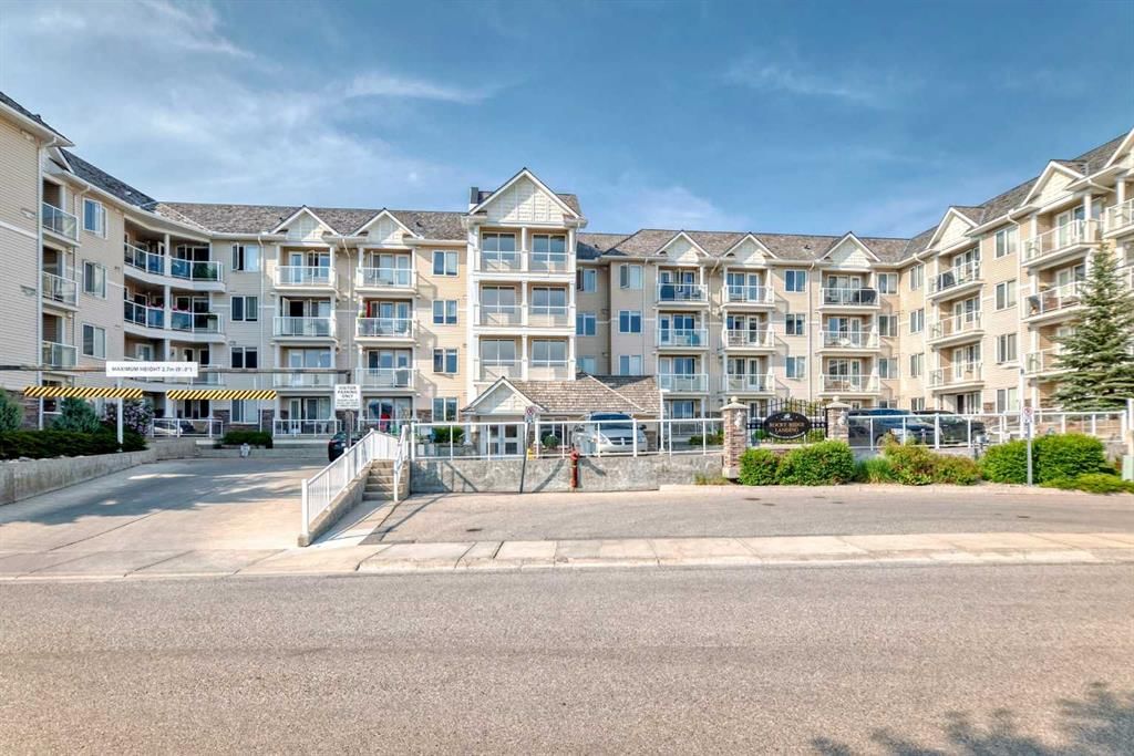 301, 500 Rocky Vista Gardens NW, Calgary — photo 3 of 49